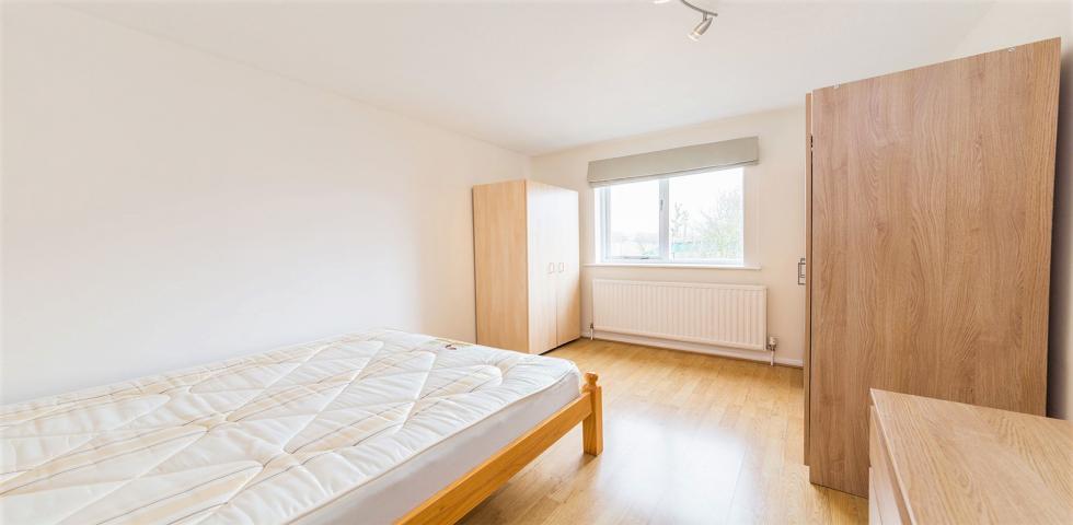 			UNDER OFFER , 2 Bedroom, 1 bath, 1 reception Flat			 Cornmow Drive, DOLLIS HILL